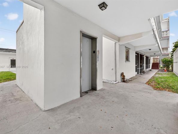 412 S Luna Ct 11, Hollywood FL 33021