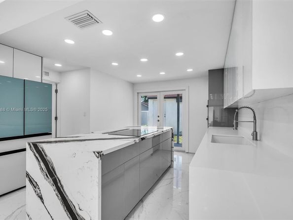 770 SE 5th Pl, Hialeah FL 33010