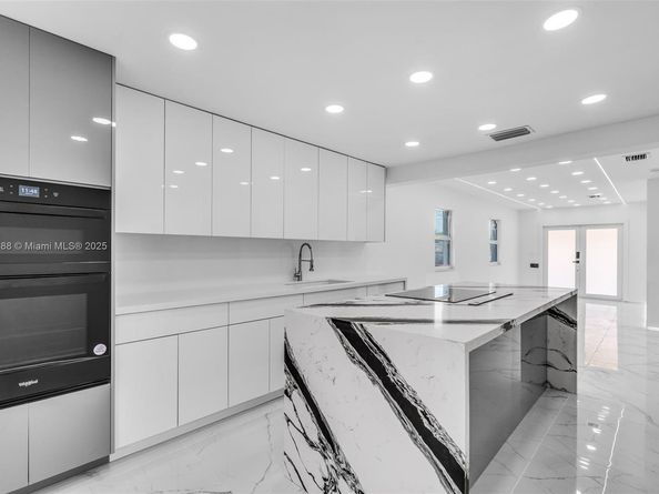 770 SE 5th Pl, Hialeah FL 33010