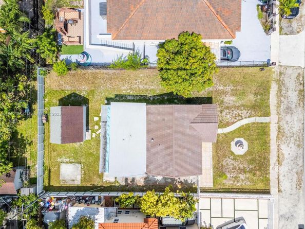 770 SE 5th Pl, Hialeah FL 33010