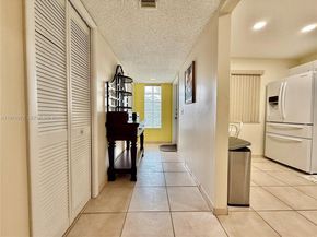 318 Lakeview Dr 203, Weston FL 33326