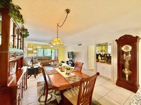 318 Lakeview Dr 203, Weston FL 33326