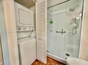 318 Lakeview Dr 203, Weston FL 33326