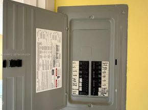 318 Lakeview Dr 203, Weston FL 33326