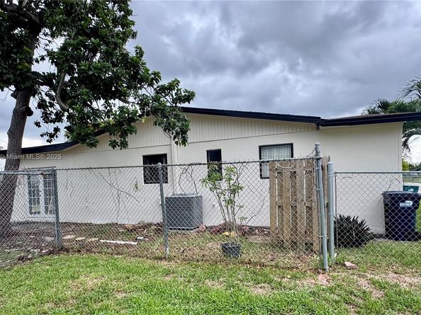 11950 SW 199th St, Miami FL 33177