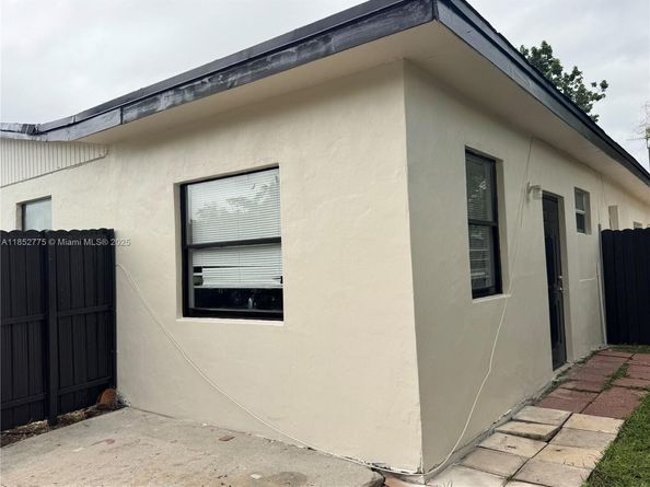 11950 SW 199th St, Miami FL 33177