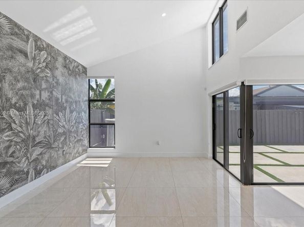 970 NW 106th Ave Cir, Miami FL 33172