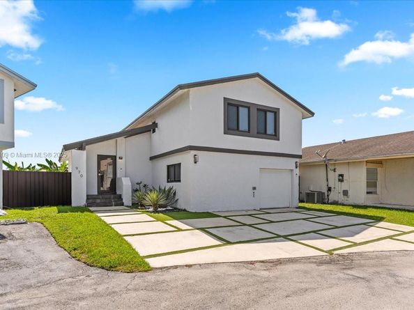 970 NW 106th Ave Cir, Miami FL 33172