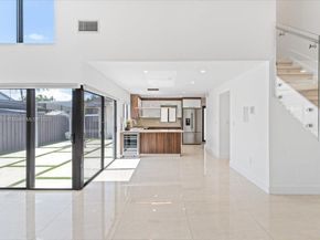 970 NW 106th Ave Cir, Miami FL 33172