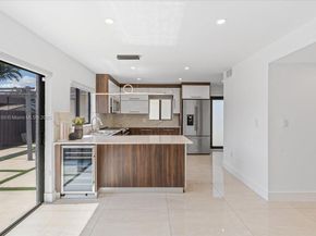 970 NW 106th Ave Cir, Miami FL 33172