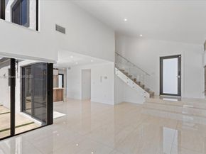970 NW 106th Ave Cir, Miami FL 33172