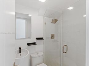 970 NW 106th Ave Cir, Miami FL 33172