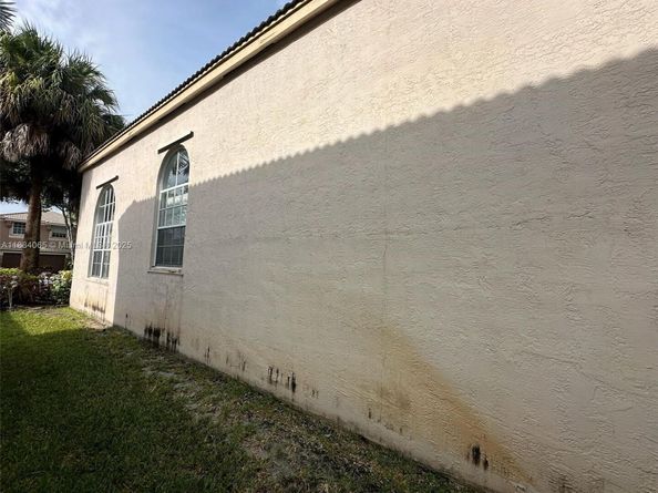 2470 Westmont Ln, Royal Palm Beach FL 33411