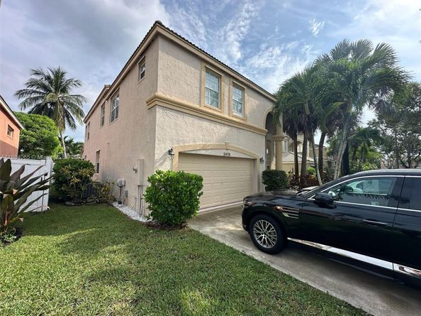2470 Westmont Ln, Royal Palm Beach FL 33411