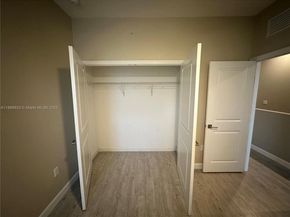 2800 NW 180th St, Miami Gardens FL 33056