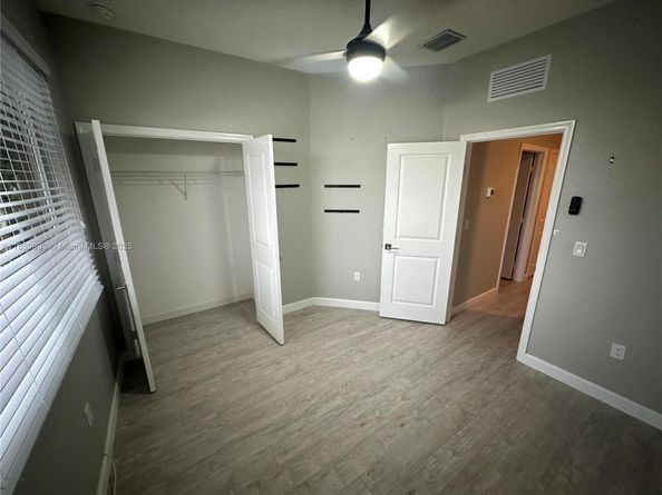 2800 NW 180th St, Miami Gardens FL 33056