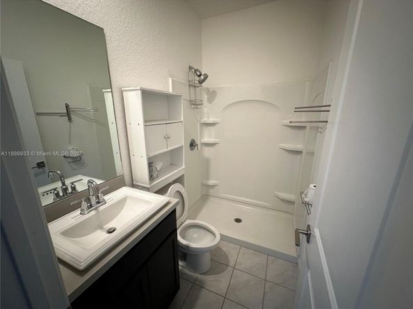 2800 NW 180th St, Miami Gardens FL 33056