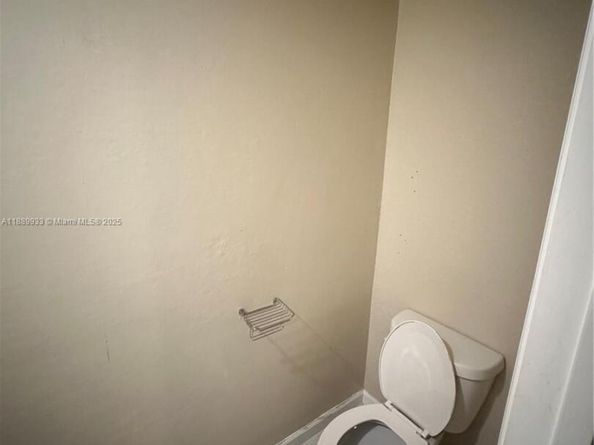 2800 NW 180th St, Miami Gardens FL 33056