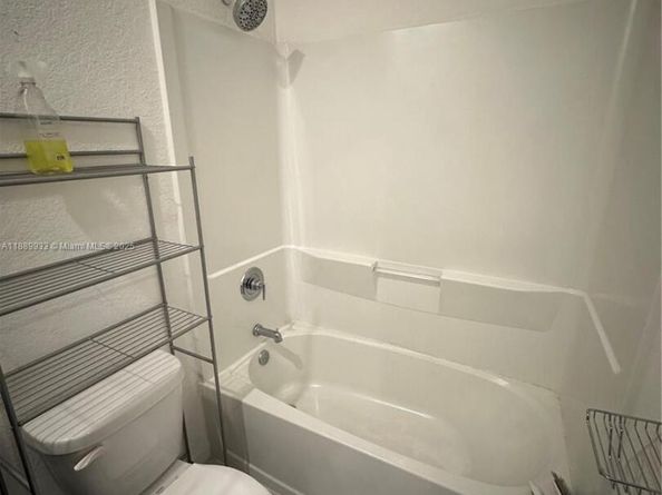 2800 NW 180th St, Miami Gardens FL 33056