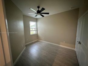 2800 NW 180th St, Miami Gardens FL 33056