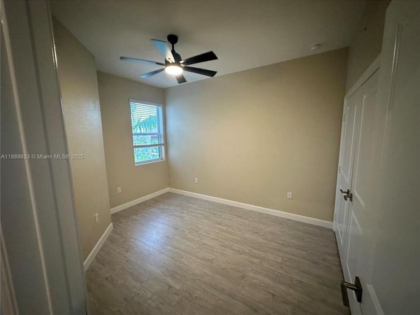 2800 NW 180th St, Miami Gardens FL 33056