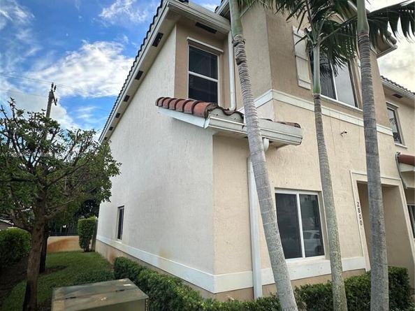 2800 NW 180th St, Miami Gardens FL 33056