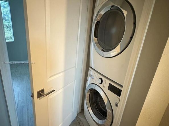 2800 NW 180th St, Miami Gardens FL 33056