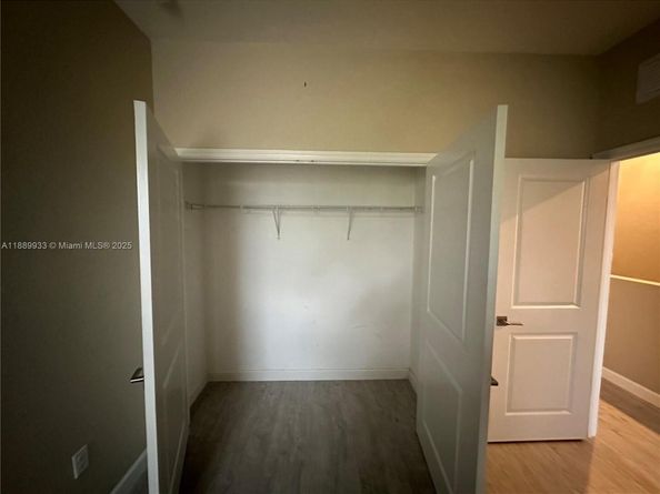 2800 NW 180th St, Miami Gardens FL 33056