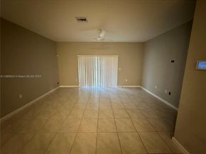 2800 NW 180th St, Miami Gardens FL 33056