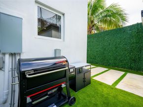 545 NW 47th St, Miami FL 33127