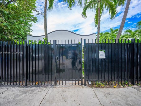 545 NW 47th St, Miami FL 33127