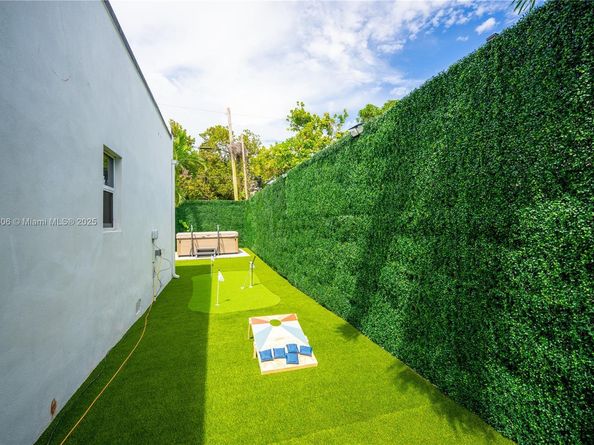 545 NW 47th St, Miami FL 33127