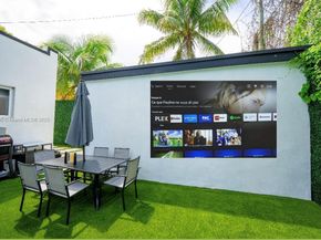 545 NW 47th St, Miami FL 33127