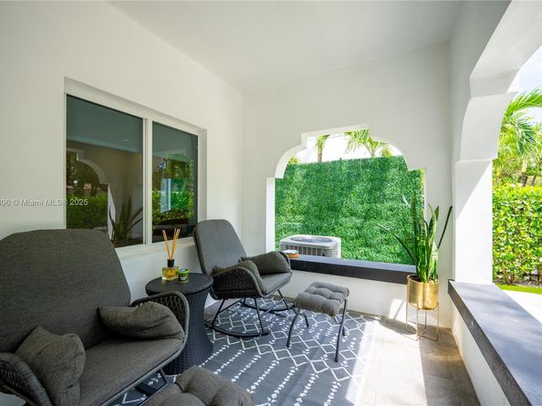 545 NW 47th St, Miami FL 33127