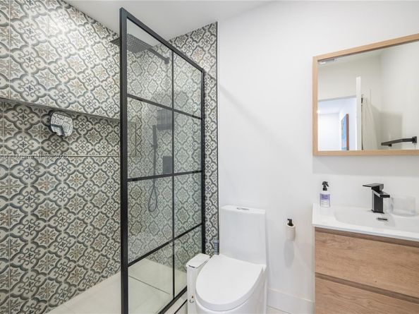 545 NW 47th St, Miami FL 33127