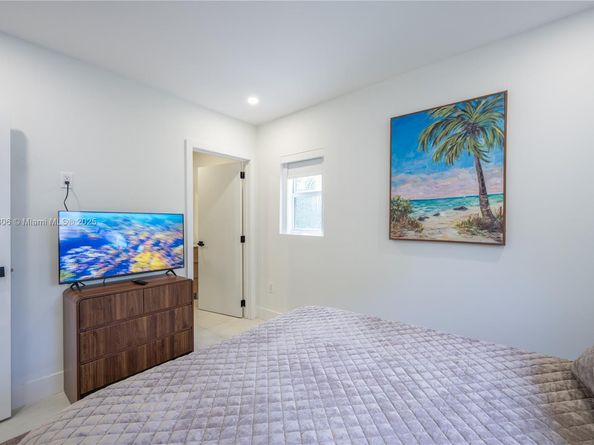 545 NW 47th St, Miami FL 33127