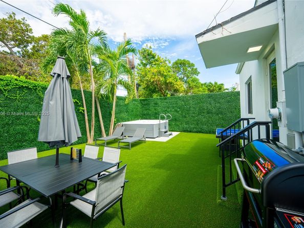 545 NW 47th St, Miami FL 33127