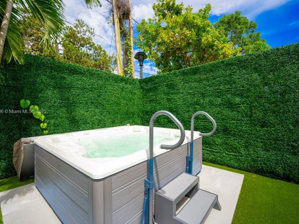 545 NW 47th St, Miami FL 33127