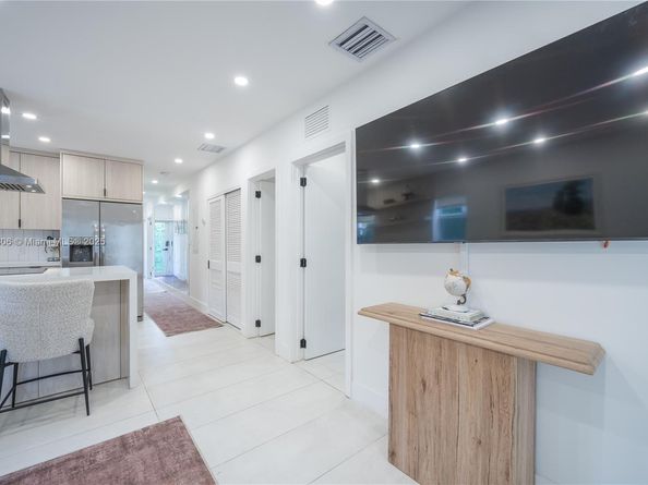 545 NW 47th St, Miami FL 33127