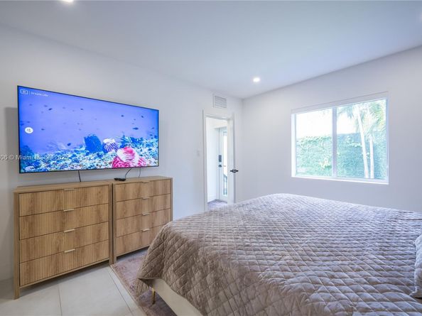 545 NW 47th St, Miami FL 33127