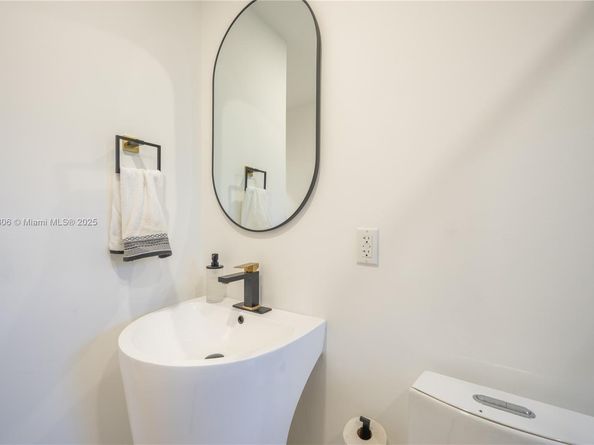 545 NW 47th St, Miami FL 33127