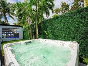 545 NW 47th St, Miami FL 33127