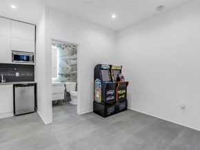 3000 SW 20th St, Miami FL 33145