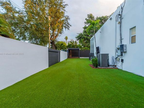 3000 SW 20th St, Miami FL 33145
