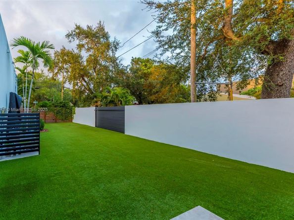 3000 SW 20th St, Miami FL 33145