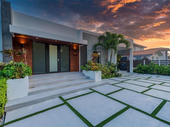 3000 SW 20th St, Miami FL 33145