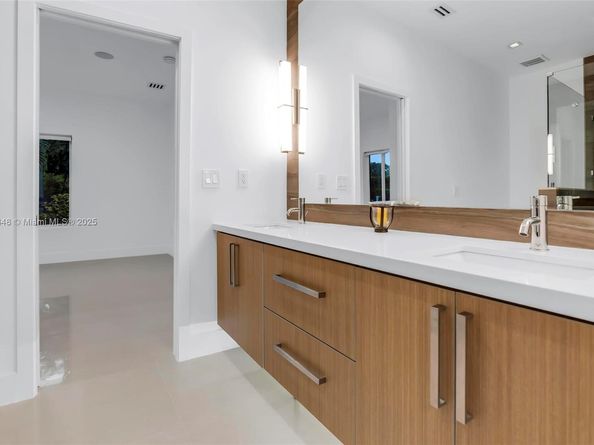 3000 SW 20th St, Miami FL 33145