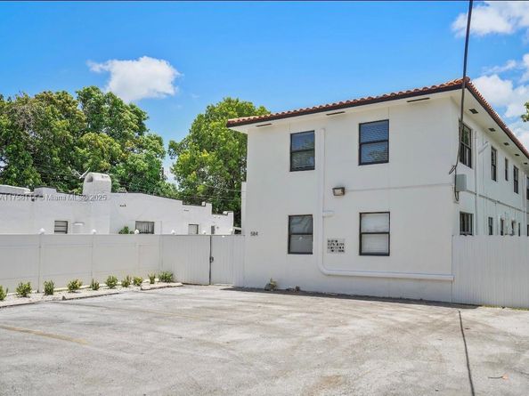 584 NW 30th St, Miami FL 33127