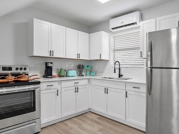 584 NW 30th St, Miami FL 33127