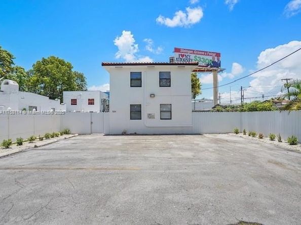 584 NW 30th St, Miami FL 33127